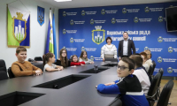 У Вараській громаді нагородили педагогів та активну учнівську молодь