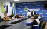 У Вараській громаді нагородили педагогів та активну учнівську молодь